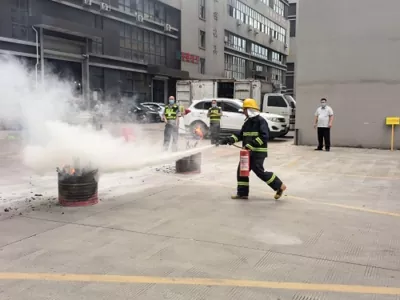 Fabrikada Yangın Acil Durum Tatbikatı Yapılıyor: Güvenliğin Güçlendirilmesi ve Sipariş Teslimatının Sorunsuz Olması
